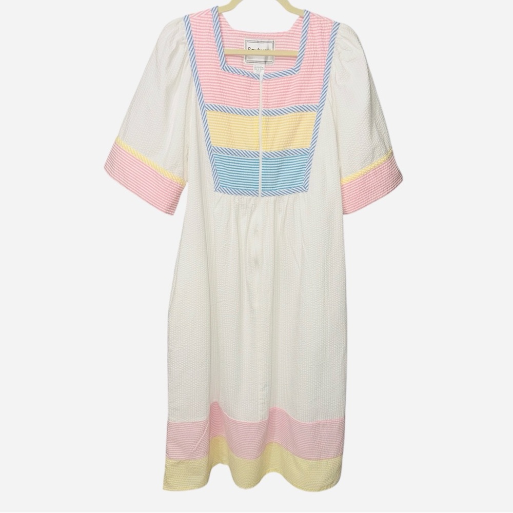 Vintage 80s Saybury White & Pastel Seersucker House Dress Size‎ Medium